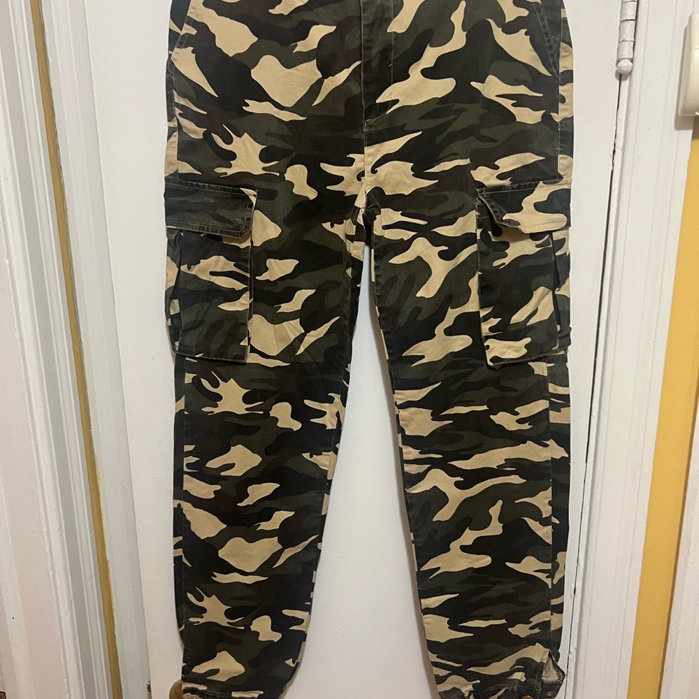 AKIRA Women's Camouflage Cargo Pants